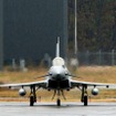 ユーロファイター・タイフーンの機体規模は、F-2やF-16とほぼ同じ。