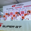 左からGTAの坂東正明代表、トヨタ（レクサス）の高橋敬三氏、ホンダの山本雅史氏、日産（ニスモ）の片桐隆夫氏。