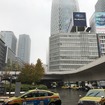 新宿駅西口（11月24日午後）　〈撮影　高木啓〉