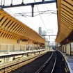 木の屋根が整備された戸越銀座駅。12月11日に工事完了の記念式典が行われる。