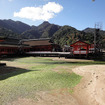 干潮時の嚴島神社と青い空