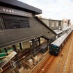 リニューアルされた平沼橋駅の外観。