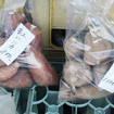 安納芋は2kg1000円、紅はるかは同800円。格安である。