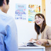 各種留学相談を受け付けている