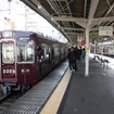 阪急電鉄と阪神電鉄は引き続きPiTaPaのみ発売する。写真は阪急電鉄。