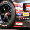 100周年のヨコハマは、KONDO Racingの頼れるパートナー（写真はGT300クラスの#3 GT-R）。
