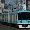 大津線の電車は形式の違いに関わらず、全て新デザインの塗装に統一される。写真は大津線の800系。