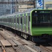 山手線のE235系。5月から量産車の営業運用が始まる。