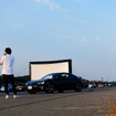 ドライブは映画を見るためのプロローグ（フィガロドライブイン・シアター開催）