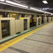 東京メトロ全駅へのホームドア整備完了は2025年度の見通しとなった。写真は浅草駅のホームドア。