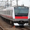 ラッピング列車は10両編成1本を使用する。写真は京葉線の電車。