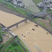 久大本線の運転区間は久留米～光岡間と日田～大分間に拡大したが、残る光岡～日田間は花月川橋りょうが流失（写真）したため、再開には相当な時間がかかる見込み。