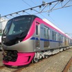 このほど完成した京王電鉄5000系。9月から営業運転に入る。