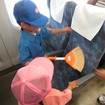 車内清掃の仕事体験も行われた。