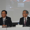 トヨタ自動車の2017年度第1四半期決算会見の様子。左から大竹哲也専務役員、村上晃彦専務役員
