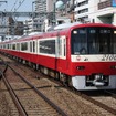 「KEIKYU OPEN TOP BUS」は2100形（写真）のイメージでデザインされた。