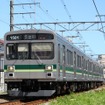 池上線を走る電車（1000系改造車）。