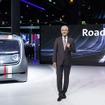 電動化の新戦略を発表するVWグループのマティアス・ミューラーCEO