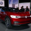 VWが発表したUVと4ドアクーペのクロスオーバースタイルの自動運転EVコンセプトモデル「I.D.CROZZ」