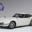 オートアート トヨタ 2000GT 1/18スケールモデル