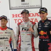 左から予選2位の関口、ポールのキャシディ、3位のガスリー。