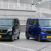 ホンダ N-BOX（左）とN-BOXカスタム（右）