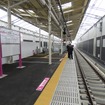 ほぼ完成した新鎌ヶ谷駅の新京成線高架ホーム。10月21日から下り線側のみ高架化される。