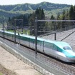 3日間コースは『はやぶさ』（写真）など新幹線の列車を乗り継ぎながら新函館北斗～鹿児島中央間を縦断する。