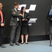 左からグランツーリスモシリーズの山内一典プロデューサー、ザガート氏、通訳の女性を挟んで右が原田氏（東京モーターショー2017）