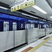 相鉄は2022年度末までにホームドアを既設の全駅に設置する。