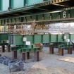 仮の橋脚が立ち上げられた南海本線の男里川橋りょう。11月23日から上下線とも通常ダイヤに戻る。
