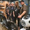 右からオラ・ステネガルド（BMW Motorrad車両デザイン部門）、ベナ・ノレン（TOLLE Engineering代表）、ロナ・ノレン（Unique Custom Cycles代表）、ホーカン・リンドバーグ（Painter）、ローランド・ストッカー（BMW Motorrad／R nineT開発プロジェ口リーダー）。