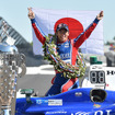 インディ500初優勝を果たした佐藤琢磨（5月）。