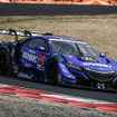 山本&バトン組の#100 RAYBRIG NSX-GT。