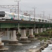 E353系の増備により東海道線へ順次転出することになったE257系。東海道線では国鉄時代に登場した185系が伊豆方面の特急『踊り子』で運行されているが、E257系の進出により去就が注目される。