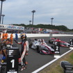 レース後のパルクフェルメ、決勝上位3車。