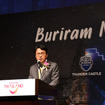 レセプションでスピーチする、ターネス・ペッスワン・タイ国政府官公庁マーケティング・コミュニケーション担当副総裁