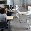 ホンダ ASIMO 複数で協調しながら接客