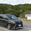 ヴォクシーハイブリッドZS。滋賀県・彦根の佐和山にて。