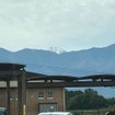 すでにアルプスの高いところは白く雪化粧に。