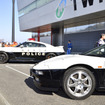 日産GT-R（向かって左）とホンダNSXのパトカー