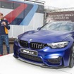 BMWがMotoGPの2018年の年間予選最速者、マルク・マルケス選手にM3 CS贈呈