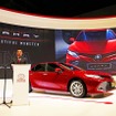 新型カムリを発表するUMWトヨタ自動車のRavindran K.社長