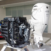 V8エンジンを搭載するヤマハ発動機の船外機