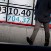 日経平均株価が下がる（1月4日）　(c) Getty Images