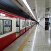 京急空港線の羽田空港国内線ターミナル駅。ここから天空橋駅までの間と、他の区間との間に適用されていた基本運賃の加算額が引下げとなる。