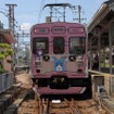「忍者線」の愛称が付けられる伊賀線の200系電車。