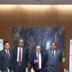 インド初の「赤信号違反検知システム」と「スピード違反検知システム」の設置を発表するマルチスズキとデリー警察の幹部