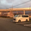 湯YOUパークは、温泉関連施設の駐車場で車中泊ができる。くるま旅クラブの会員であれば利用可能だ。この日は利用者が多かったため、湯YOUパーク利用者は、近鉄湯の山線を渡った反対側にある臨時駐車場を案内された。