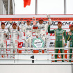 GT300クラスの表彰式。中央左が阪口、右が新田。